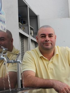 Máquinas produzem de 15 a 5 mil litros de água. Preços estão entre R$ 6 mil e R$ 350 mil (Foto: Divulgação/Wateair)